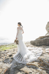 野間灯台で前撮りロケーションフォト　マーメイドドレスの花嫁