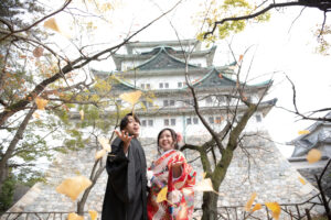 イチョウの季節に人気の名古屋城で和装ロケーションフォトウェディング