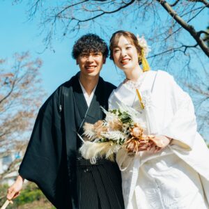 徳川園で和装ウェディングフォト　ドライブーケを持つ花嫁　愛知で人気の前撮りスポット
