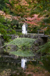 徳川園で和装ロケーション前撮り　　白無垢ウェディングフォト　名古屋の美しい庭園