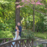 久屋大通庭園フラリエで洋装フォトウェディング 園内にある橋の上で撮影 名古屋で前撮り 久屋大通庭園フラリエで洋装フォトウェディング 園内にある橋の上で撮影 名古屋で前撮り